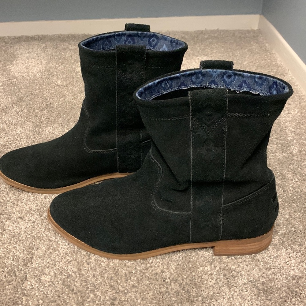 Toms black boots